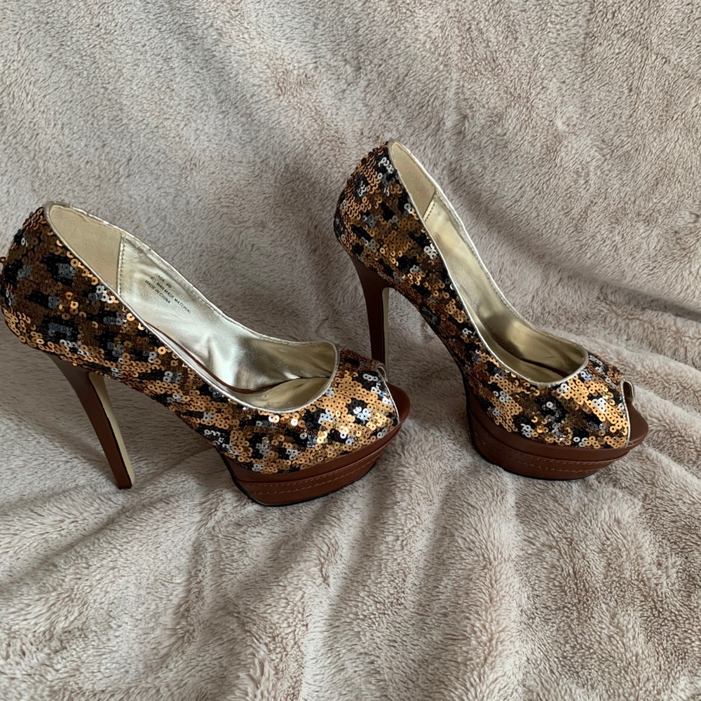 Sequenced Gold/Black Stiletto High Heels. Size 8